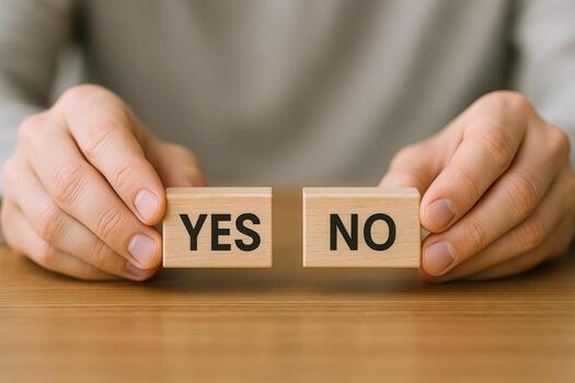 decisión haciendo hombre sostiene de madera bloques diciendo si o No en un mesa foto