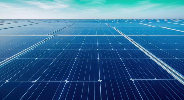 solar paneles formación generando limpiar energía en contra azul cielo, renovable poder fuente concepto foto