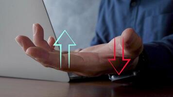 criativo o negócio conceito imagem apresentando uma percentagem símbolo com Setas; flechas, representando superior qualidade e reduzido custo, simbolizando eficiência, financeiro sucesso, inovação e gestão estratégia. video