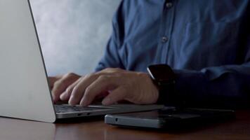 digitale gemello concetto mostrando industriale automazione, ai, io, e virtuale simulazione tecnologia per predittivo analisi, tempo reale dati monitoraggio, inteligente produzione processi ottimizzazione soluzioni. video