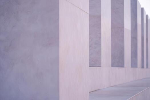 moderno arquitectónico estructura con limpiar líneas a oscuridad foto