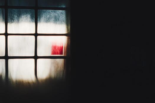 ligero difunde mediante un ventana, fundición oscuridad en un tenuemente iluminado espacio foto