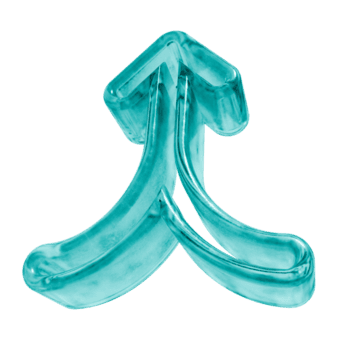 3d zwei Pfeile verschmelzen in einer Gliederung Formen im gefrostet Blau Eis Glas Stil, isoliert auf ein transparent Hintergrund. Glasmorphismus Symbole und 3d Elemente zum modern Grafik Design. png