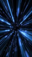 flygande på hyperspace varp hastighet genom en tunnel av lysande blå stjärnor och partiklar i yttre Plats. galax starburst zoom effekt rörelse bakgrund. full hd och looping trogen vertikal animation. video