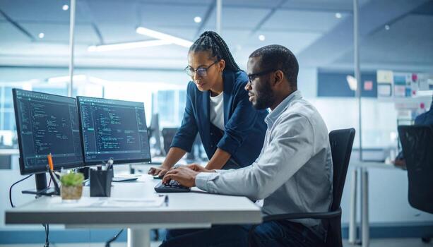 software desarrolladores trabajo en equipo en un codificación proyecto foto