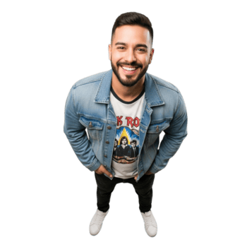 un' sorridente giovane uomo nel un' denim giacca, isolato su trasparente sfondo, guardare su a il telecamera con un' angolo ampio lente, la creazione di un' unico prospettiva il suo casuale e allegro comportamento png