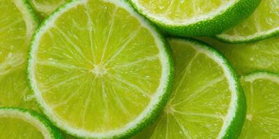 Fresco Lima rebanadas crear un vibrante y refrescante de cerca composición foto