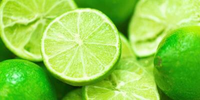 de cerca Disparo de fresco, vibrante verde limas, Perfecto para culinario usar. foto