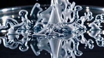 skapande fascinerande former med vätska dynamik video