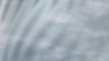 mjuk stål lutning abstrakt bakgrund av långsamt rör på sig suddig vit och ljus grå former, perfekt för visuella och rörelse design video