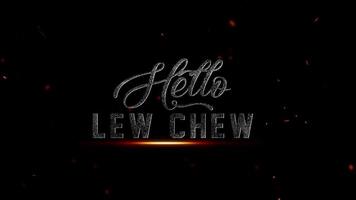 oscuro antecedentes con brillante ascuas y el nombre Hola bajo masticar en afligido metálico fuente, adecuado para títulos o marca, 4k resolución video