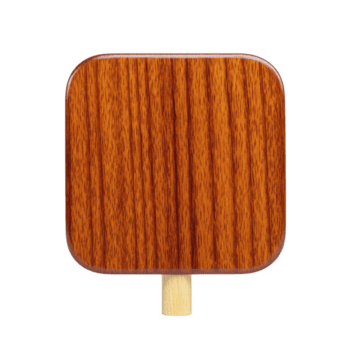 de madera cuadrado paleta con redondeado bordes y corto manejar, presentando rico, rojizo marrón grano modelo. paleta es aislado transparencia fondo, exhibiendo sus suave textura y artesanía png