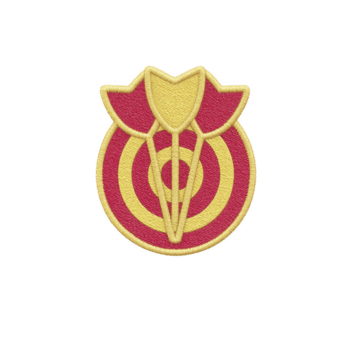 vistoso bordado parche caracteristicas estilizado objetivo diseño con flechas, exhibiendo intrincado puntadas y vibrante colores. parche es circular con atrevido, ojo atrapando modelo png