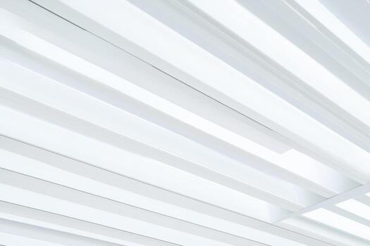 Bright architectural lines create a modern ceiling design photo