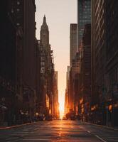 un ciudad calle a puesta de sol con alto edificios foto