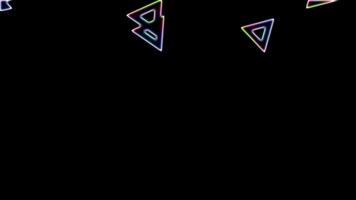 dynamisk abstrakt neon trianglar faller på svart bakgrund lysande geometrisk former rörelse grafik slinga video