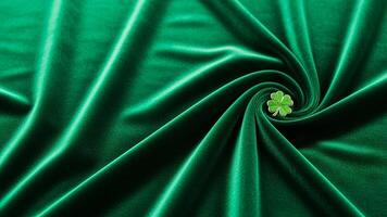 un verde terciopelo tela con un trébol en eso foto