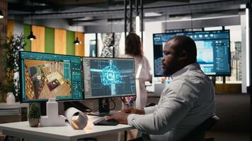 negro desarrollador usos ai sistemas para alojamiento y comercial propiedad desarrollo, presentando automatización, profético analítica y simulación herramientas para Maestro plan creación. cibernética. cámara una. video