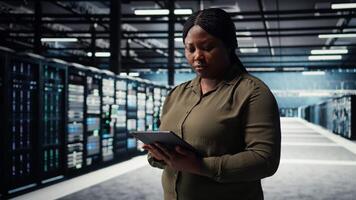 datos centrar software desarrollador usos tableta a desarrollar desastre recuperación planes, minimizando falta del tiempo. eso trabajador en servidor cubo mejorando datos proteccion protocolos utilizando dispositivo, cámara un cerca arriba video