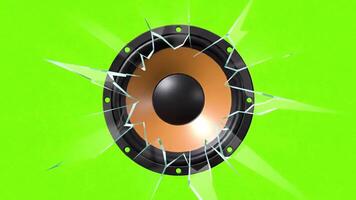 en övergång var de skärm är krossade förbi en kraftfull bas högtalare med synlig chockvågor på en video