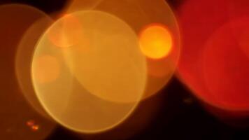 abstrato bokeh luzes exibindo âmbar e vermelho cor esferas às noite video