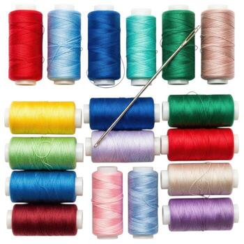 carretes de vistoso hilo con aguja aislado en blanco antecedentes foto