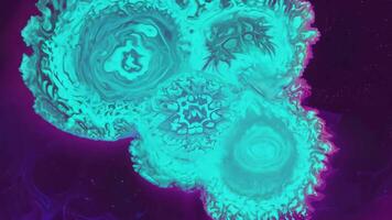 turchese vorticoso modelli nel liquido astratto flusso e fioritura su buio sfondo video
