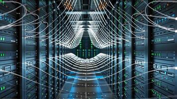 inuti de data Centrum kväll se som visar rader av servrar och ansluter kablar video