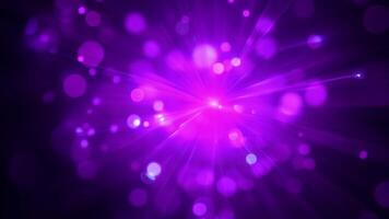 lila ljus balkar utgå från Centrum med flytande bokeh partiklar i en mörk Plats video