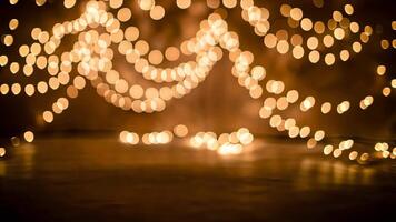 gyllene bokeh lampor visa, sträng lampor hängande ner video