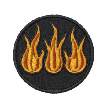 esta caracteristicas circular bordado parche con Tres estilizado naranja llamas en transparencia fondo, simbolizando energía y intensidad. diseño es sencillo aún sorprendentes png
