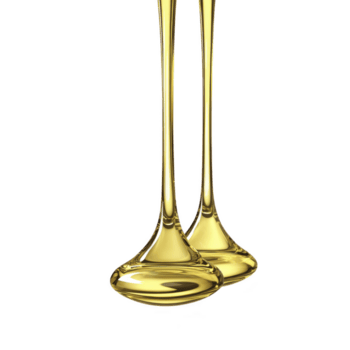 gyllene flytande strömmar graciöst strömma ner mot genomskinlighet bakgrund, skapande lyxig och elegant visuell. slät textur och reflekterande yta Lägg till känsla av rikedom och fluiditet till bild png