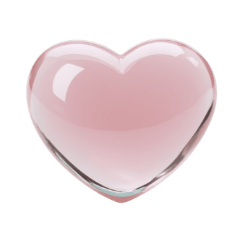 glansig rosa hjärta formad objekt med slät yta och reflekterande höjdpunkter, symboliserar kärlek och tillgivenhet. hjärta visas tre dimensionell och elegant png