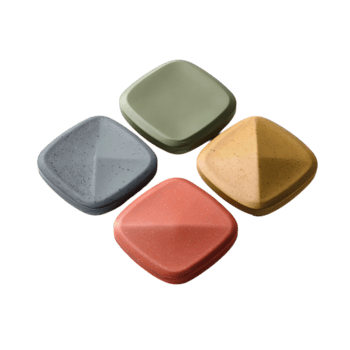 quattro colorato umore dischi fatto di Opaco polimero, ogni con un' minimo viso simbolo e morbido struttura, isolato su trasparente sfondo. png