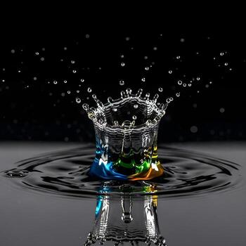 Dynamic Macro Splashes A Captivating Symphony of Vivid Droplets, Radiant Reflections, and Upscale Minimalistic Elegance Illuminated by Soft, Dreamy Lighting. photo