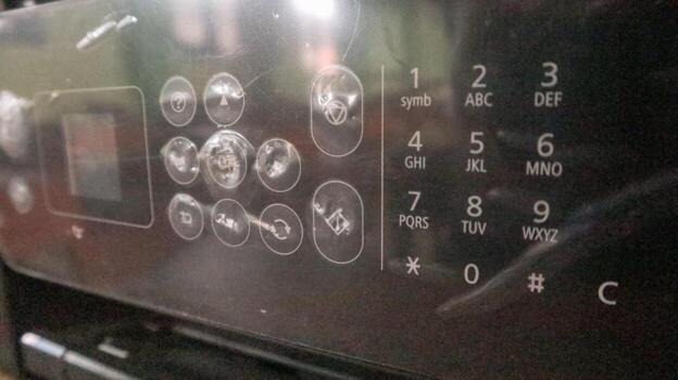 macro ver de un desgastado electrónico controlar panel con un numérico teclado y peladura película img3922 foto