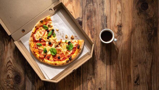 delicioso Pizza y café gastos generales ver en rústico de madera mesa. foto