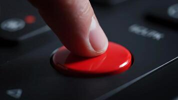 vermelho botão em Preto console pronto para pressionando para registro audio ou começar evento video