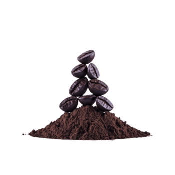 pyramid av kaffe bönor är konstfullt anordnad atop mound av rik, aromatisk kaffe grunder, skapande visuellt lockande och inbjudande sammansättning png