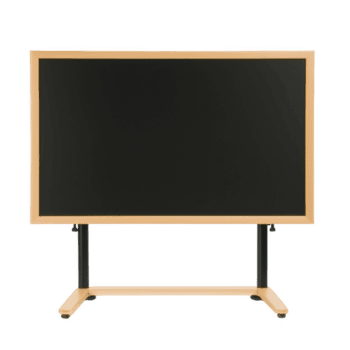 di grandi dimensioni, vuoto lavagna con di legno telaio sta su robusto base, pronto per educativo uso nel aula o ufficio ambientazione. semplice design è ideale per scrittura e disegno png