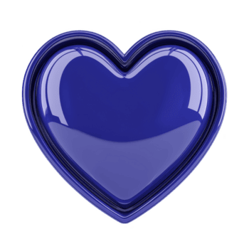 skinande blå hjärta formad objekt med glansig Avsluta, reflekterande ljus och skapande slät, elegant utseende. hjärta är symmetrisk och har modern, konstnärlig design png