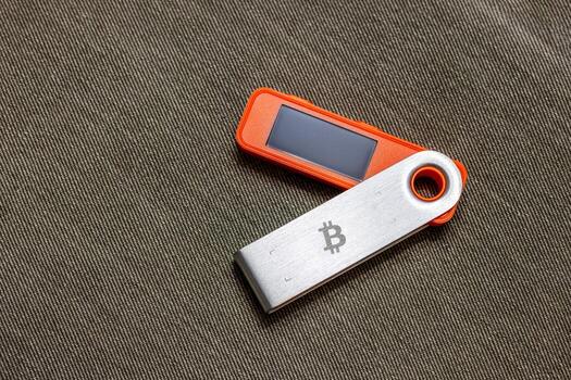 hardware Bitcoin wallet with no message on screen photo
