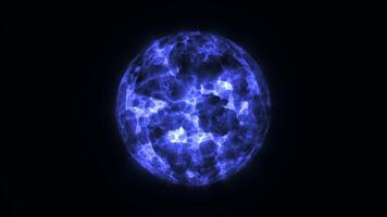 blå lysande sfär på svart bakgrund. abstrakt energi klot med neon halo. sci-fi plasma boll animering i 4k 60 fps. idealisk för vj slingor, Youtube intro, tech bilder, och futuristisk, sömlös slinga. video