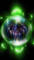 a abstração do cósmico energia. uma verde esfera, permeado com córregos do energia, irradia luz, criando uma único cósmico atmosfera video