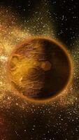 uma volumoso dourado planeta com uma texturizado superfície e meteorito crateras órbitas dentro espaço. video
