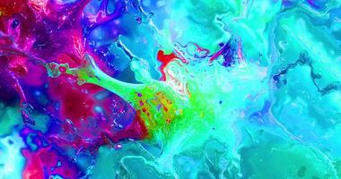 abstrakt animerad bakgrund med en rör på sig flytande textur och slät regnbågsskimmer. perfekt för webb design, PR material, och presentationer.903 video