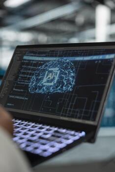 cerca arriba de datos centrar software desarrollador utilizando artificial inteligencia computerizado modelo en ordenador portátil a supervisar operaciones. servidor habitación eso experto trabajando con ai neural redes algoritmos en dispositivo foto