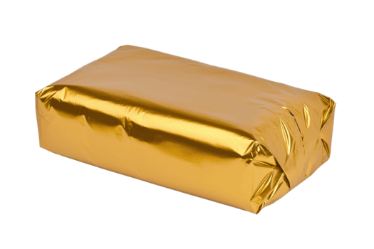 un' brillante oro Foglio avvolto rettangolare pacchetto isolato su trasparenza sfondo, riflettendo leggero e la creazione di lussuoso aspetto esteriore. liscio superficie e croccante bordi suggerire premio Prodotto dentro png