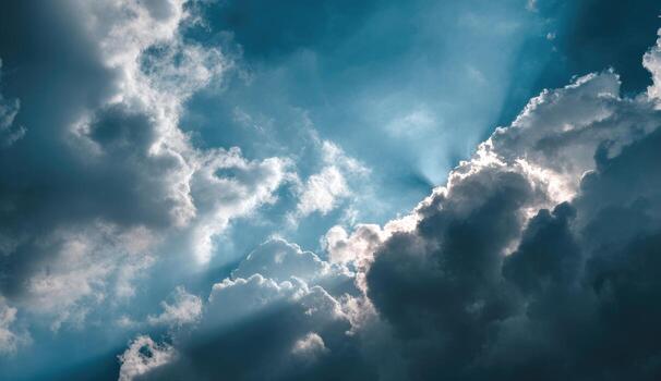 dramático nubes con Dom rayos foto