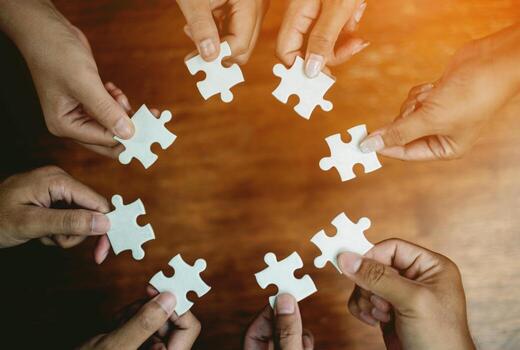 Jigsaw puzzles combine teamwork, unity and teamwork, achieving success in work photo